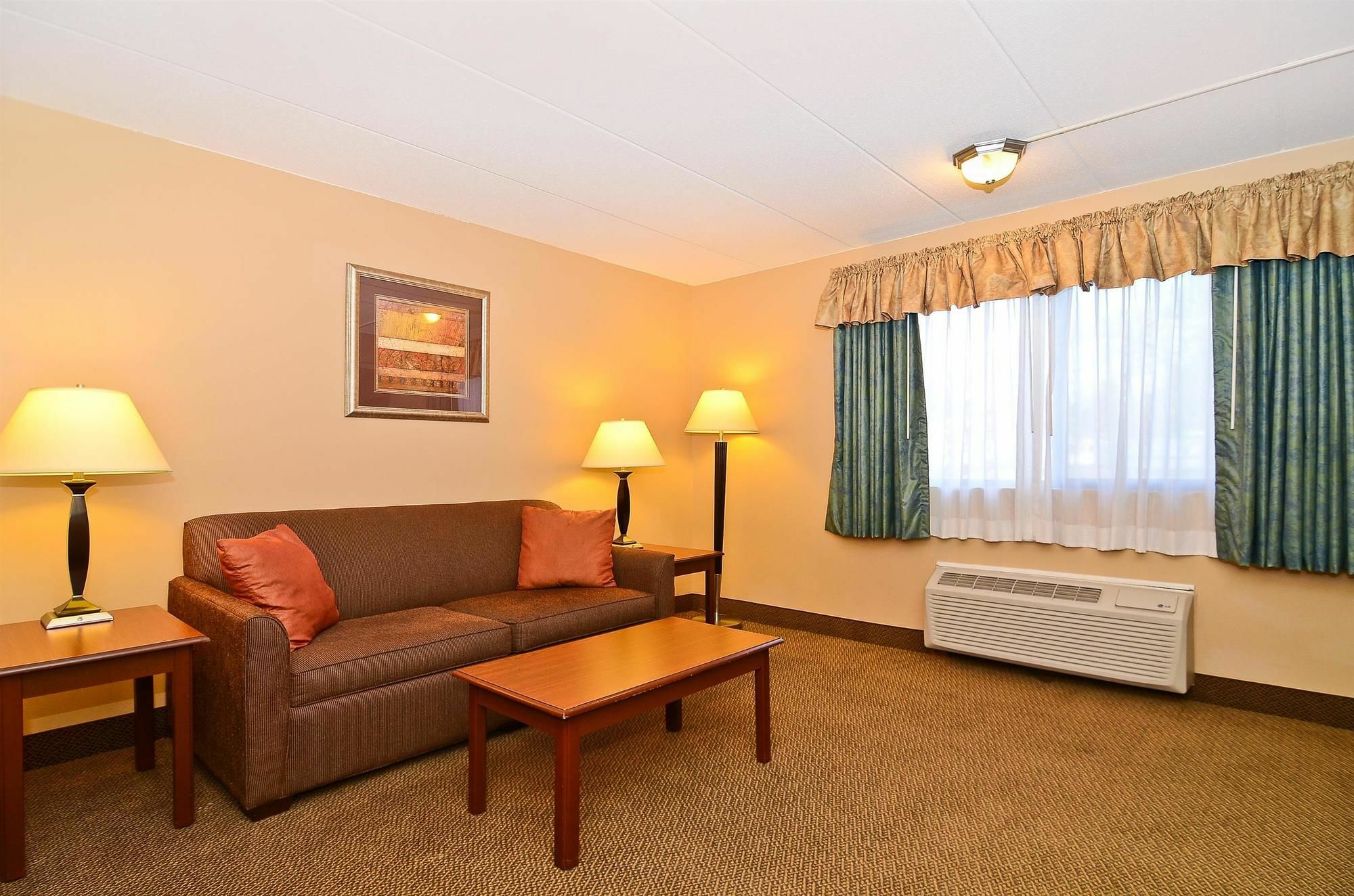 Surestay Plus Hotel By Best Western Блэк-Ривер-Фолс Экстерьер фото